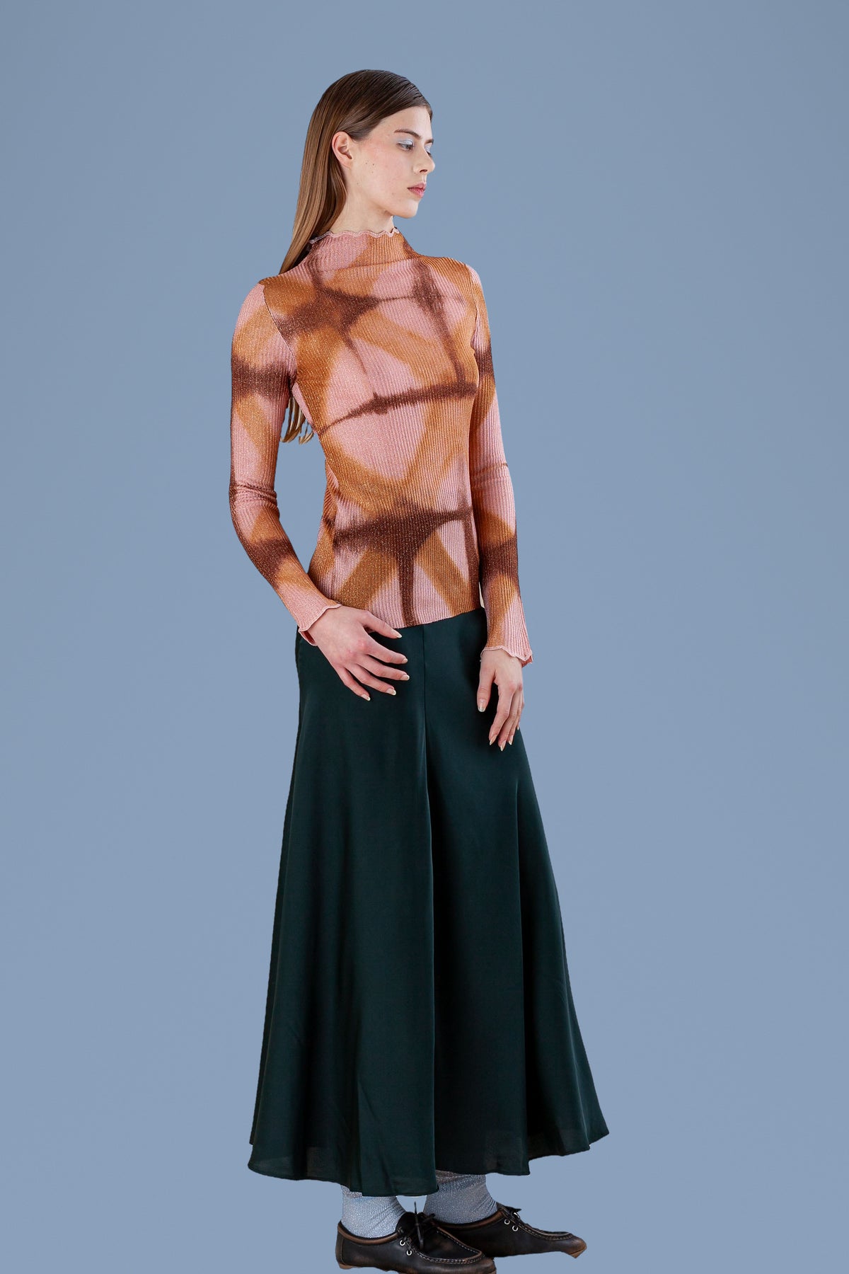 Tie-dye turtleneck, three-quarter view