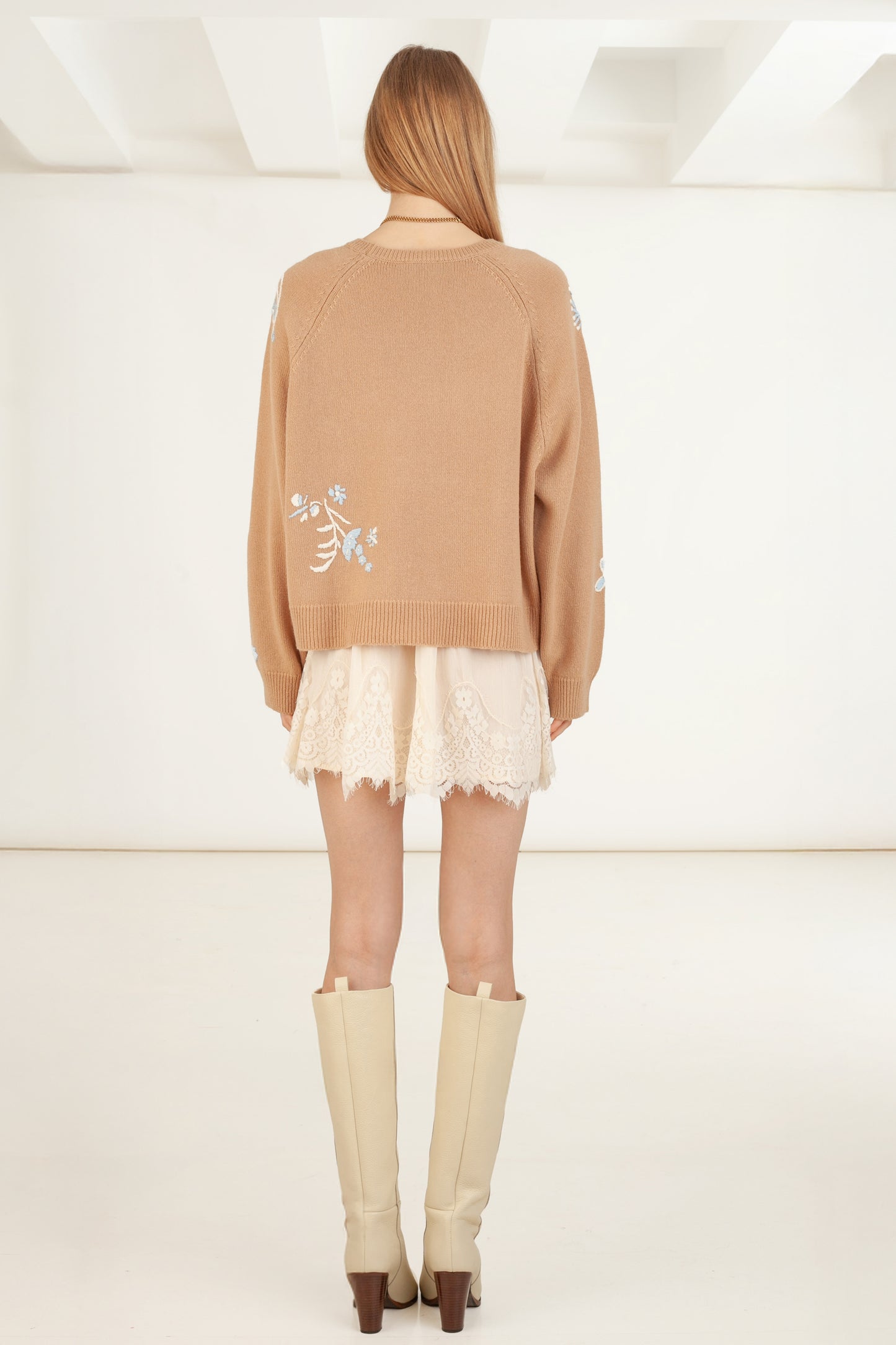 camel cashmere sweater front view – Happy Sheep

detailed hand embroidery on camel cashmere sweater

camel cashmere sweater texture close-up

Happy Sheep camel cashmere sweater back view