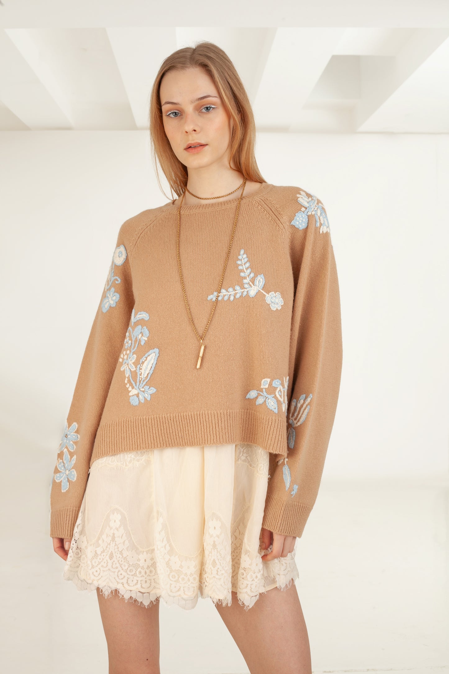 camel cashmere sweater front view – Happy Sheep

detailed hand embroidery on camel cashmere sweater

camel cashmere sweater texture close-up

Happy Sheep camel cashmere sweater back view