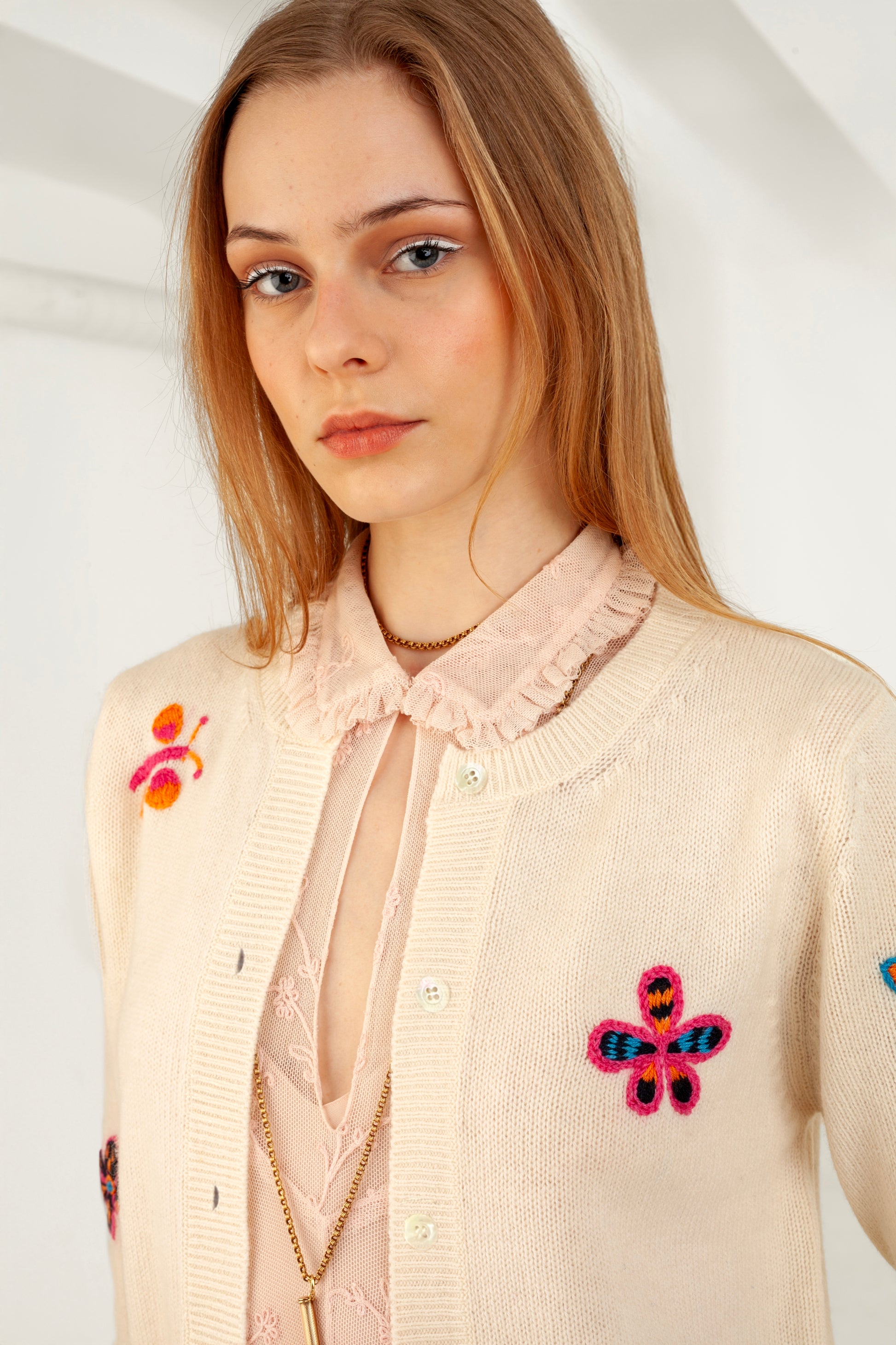 Wildflower Dreams cardigan front view – Happy Sheep

Close-up floral embroidery on Wildflower Dreams cardigan

Wildflower Dreams cardigan back view – wool cashmere blend

Knitting texture detail Wildflower Dreams cardigan