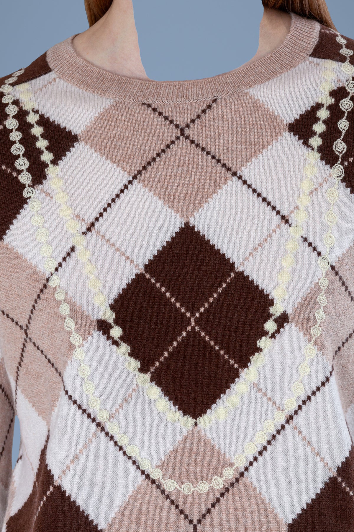 Pearl Necklace Argyle Crew · Sand, detail view
