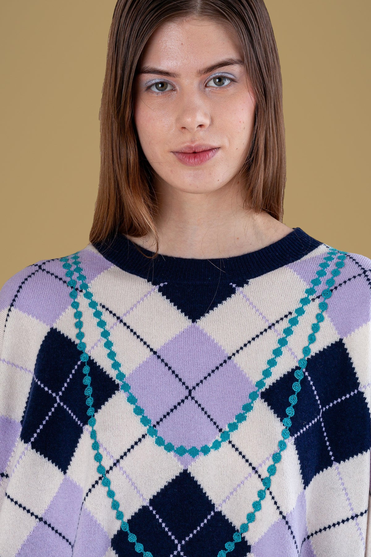Front bust of argyle sweater with embroidered pearls
