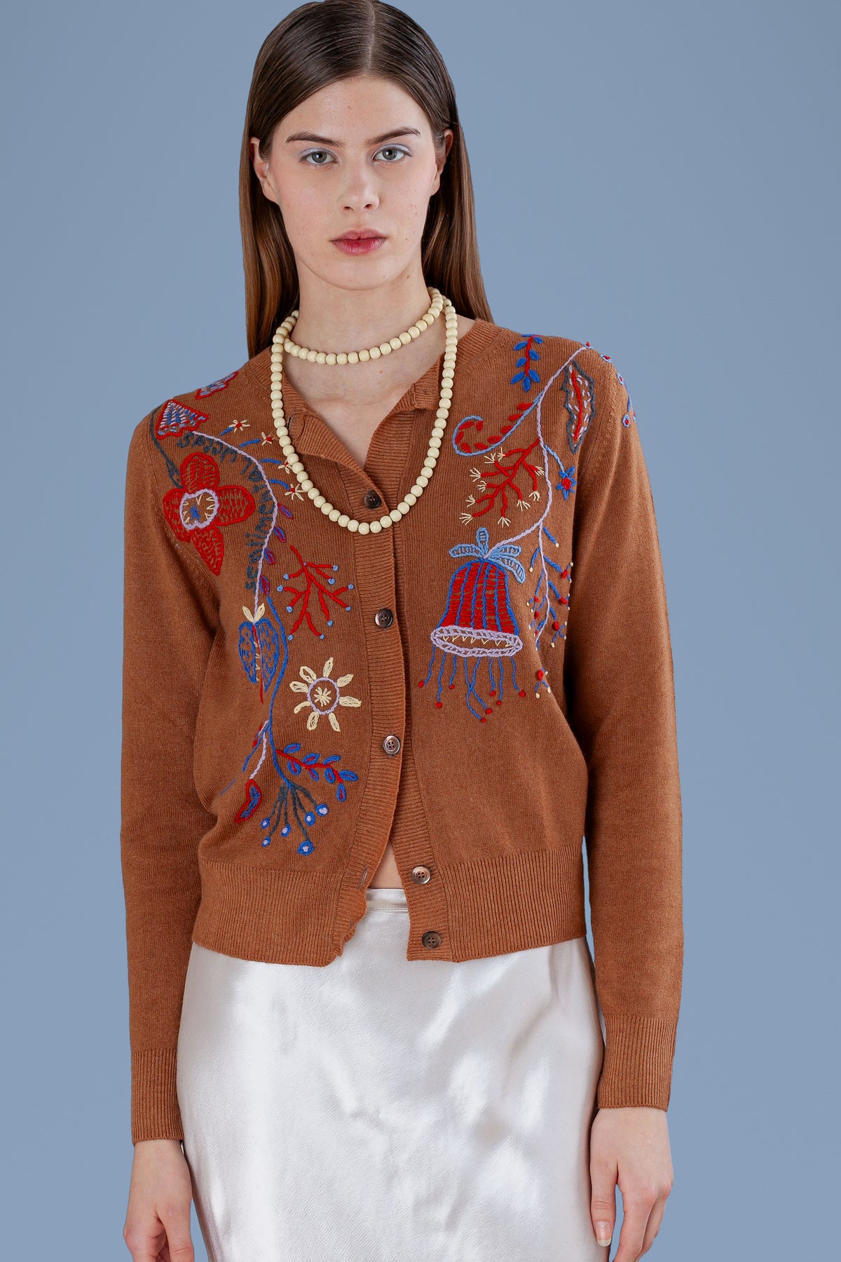 Cuoio cardigan, front bust with buttons and hand embroidery