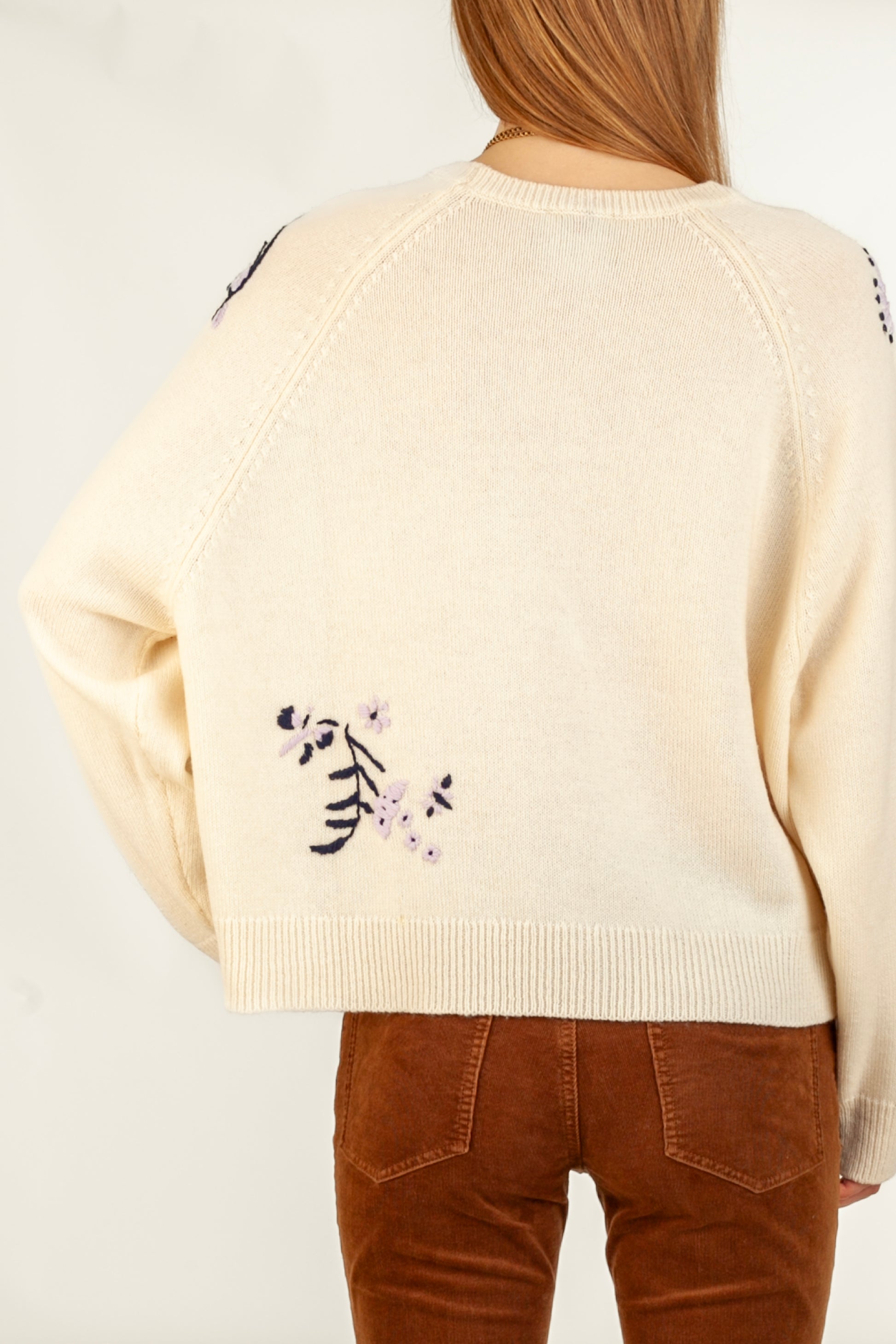 Ivory wool cashmere sweater front view – Happy Sheep

Close-up hand embroidery on ivory sweater

Ivory sweater texture detail – wool cashmere knit

Back view of Ivory Wool Cashmere Sweater