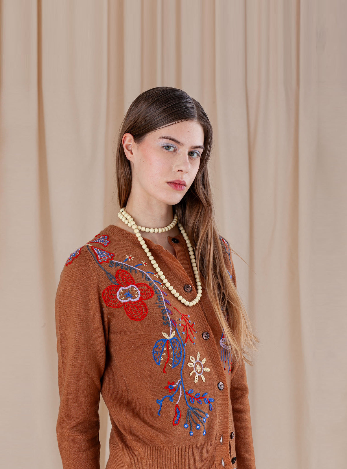 Cuoio hand-embroidered Rebecchina cardigan with pearl necklace, campaign image