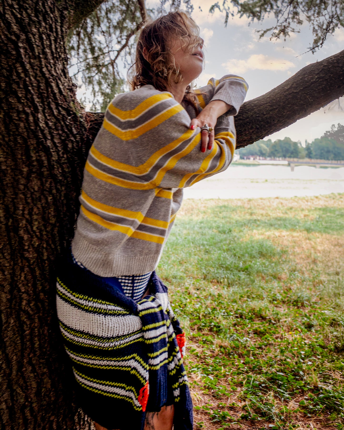Yellow grey striped wool cashmere sweater front view – Happy Sheep

Close-up hand-dyed stripe detail yellow grey sweater

Back view yellow grey striped cashmere sweater

Texture of wool cashmere stripes – Happy Sheep sweater