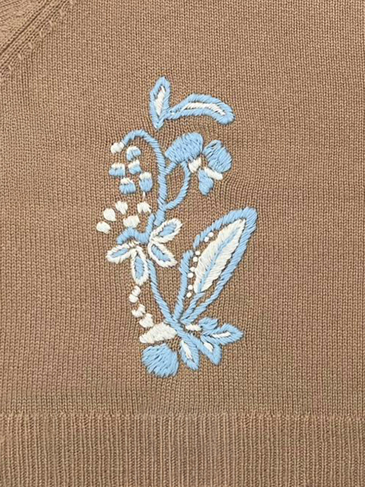 camel cashmere sweater front view – Happy Sheep

detailed hand embroidery on camel cashmere sweater

camel cashmere sweater texture close-up

Happy Sheep camel cashmere sweater back view