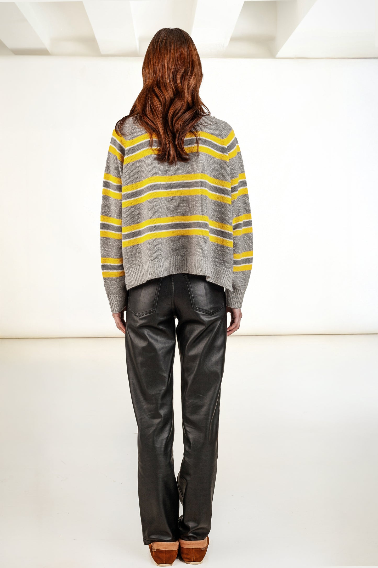 Yellow grey striped wool cashmere sweater front view – Happy Sheep

Close-up hand-dyed stripe detail yellow grey sweater

Back view yellow grey striped cashmere sweater

Texture of wool cashmere stripes – Happy Sheep sweater