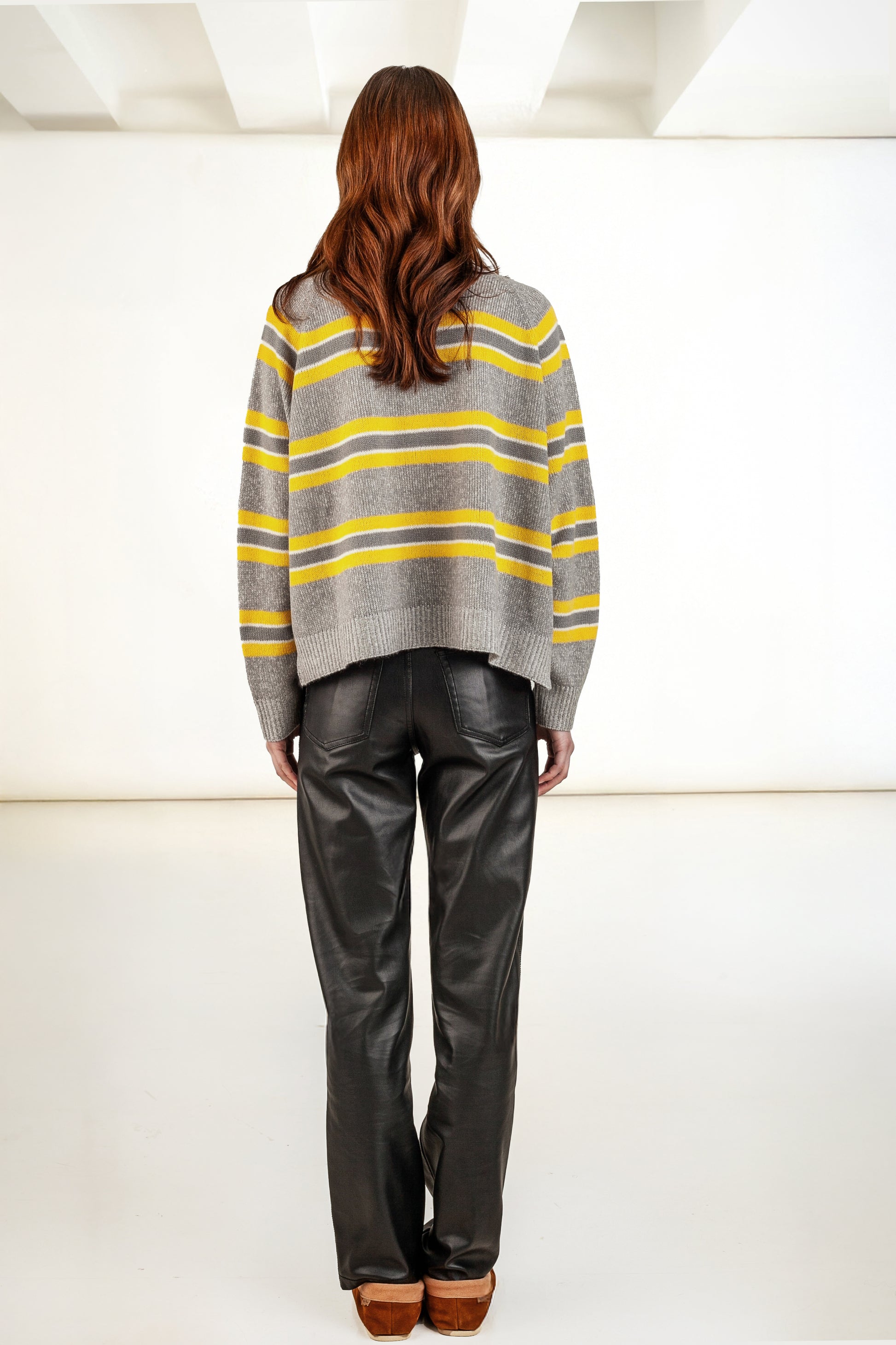 Yellow grey striped wool cashmere sweater front view – Happy Sheep

Close-up hand-dyed stripe detail yellow grey sweater

Back view yellow grey striped cashmere sweater

Texture of wool cashmere stripes – Happy Sheep sweater